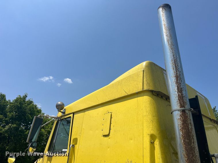 image for item LA9965 1997 Volvo WIA  semi truck