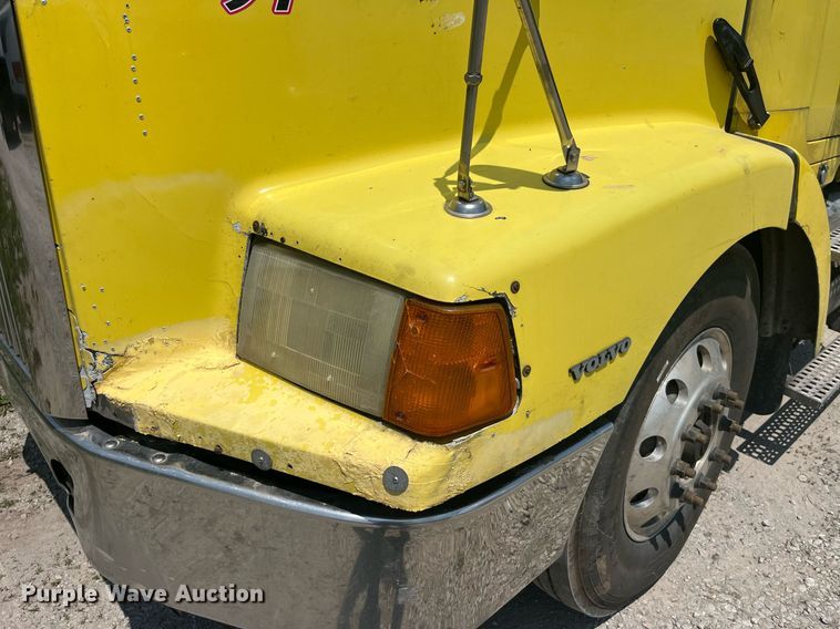 image for item LA9965 1997 Volvo WIA  semi truck