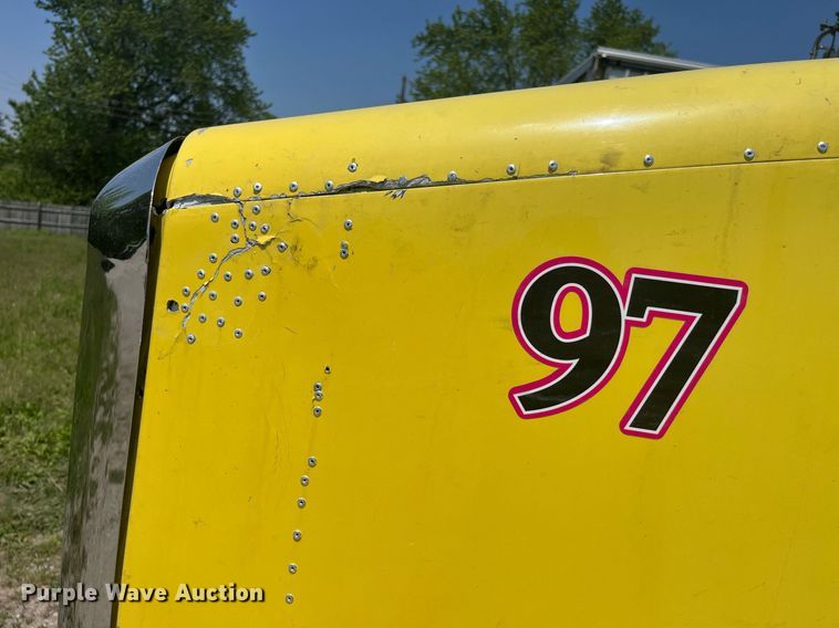 image for item LA9965 1997 Volvo WIA  semi truck