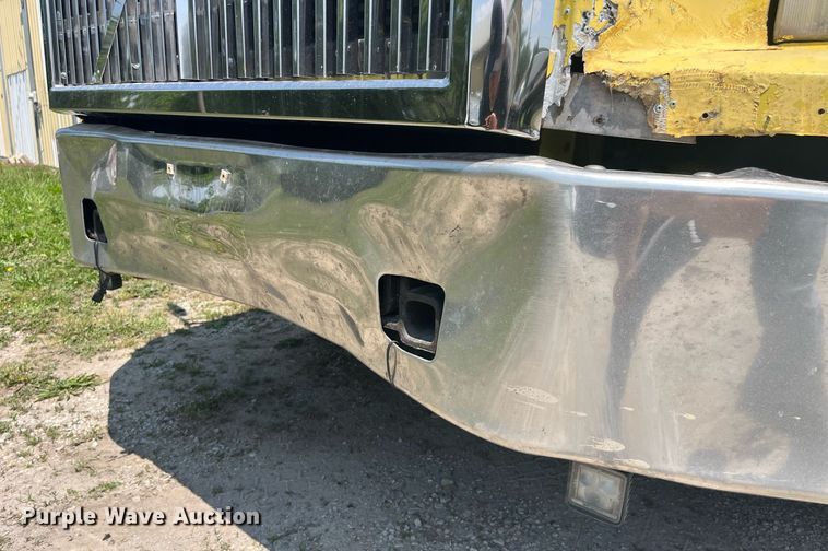 image for item LA9965 1997 Volvo WIA  semi truck