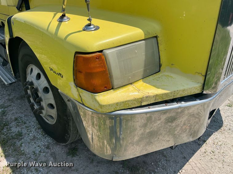 image for item LA9965 1997 Volvo WIA  semi truck