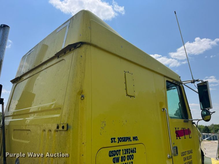 image for item LA9965 1997 Volvo WIA  semi truck