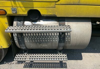 image for item LA9965 1997 Volvo WIA  semi truck