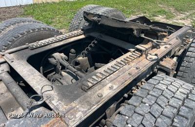 image for item LA9965 1997 Volvo WIA  semi truck