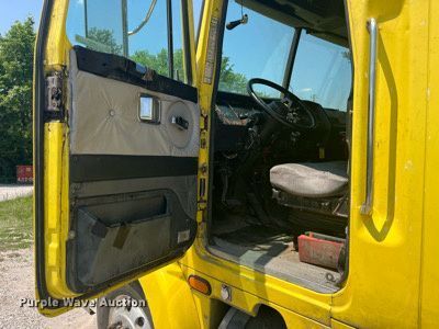 image for item LA9965 1997 Volvo WIA  semi truck