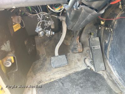 image for item LA9965 1997 Volvo WIA  semi truck