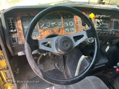 image for item LA9965 1997 Volvo WIA  semi truck