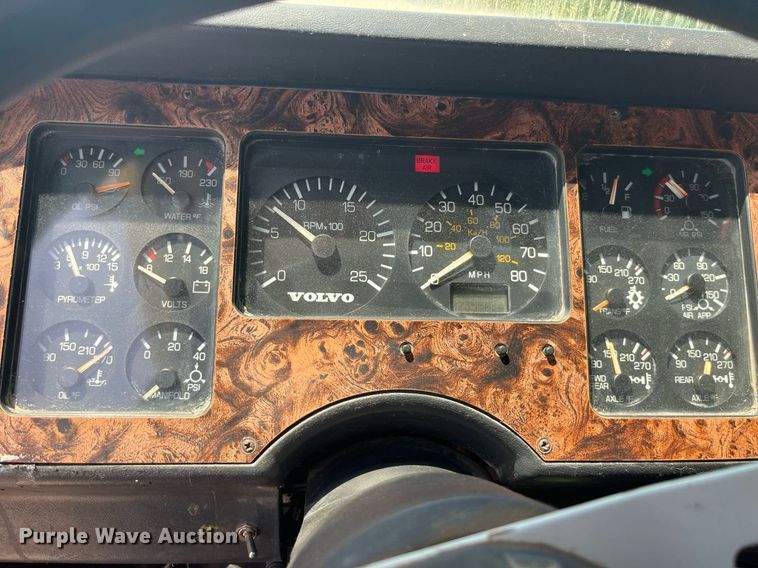 image for item LA9965 1997 Volvo WIA  semi truck