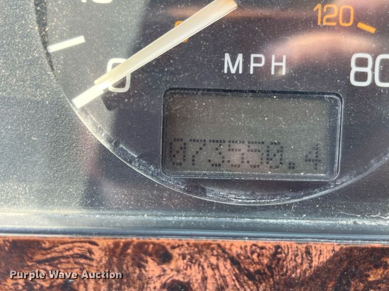 image for item LA9965 1997 Volvo WIA  semi truck