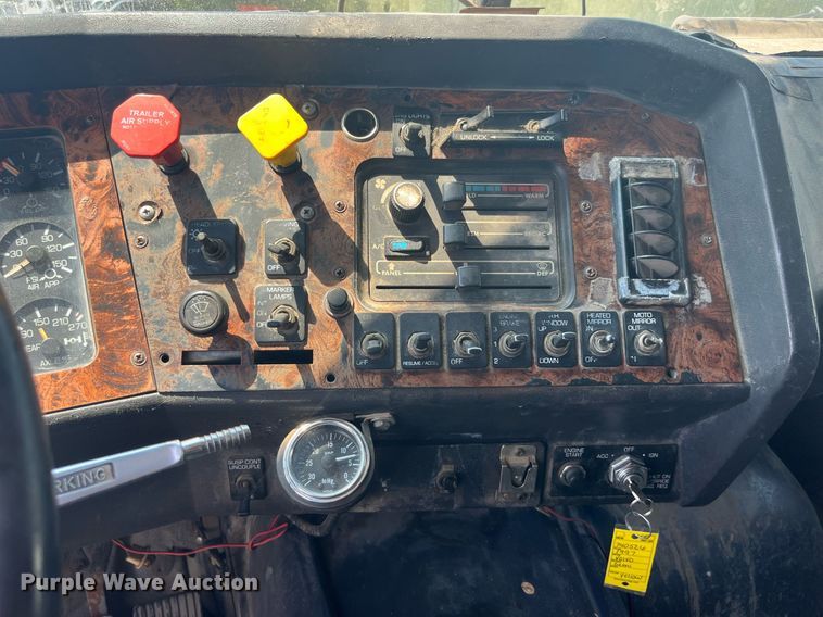 image for item LA9965 1997 Volvo WIA  semi truck