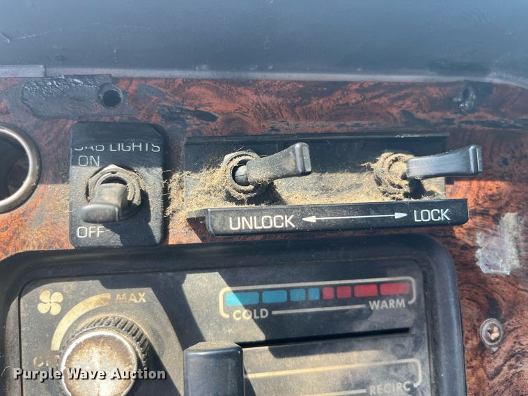 image for item LA9965 1997 Volvo WIA  semi truck