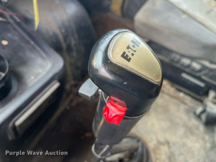 image for item LA9965 1997 Volvo WIA  semi truck