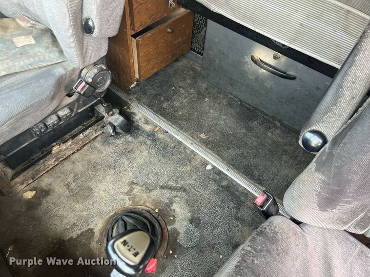 image for item LA9965 1997 Volvo WIA  semi truck