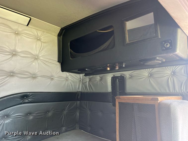 image for item LA9965 1997 Volvo WIA  semi truck