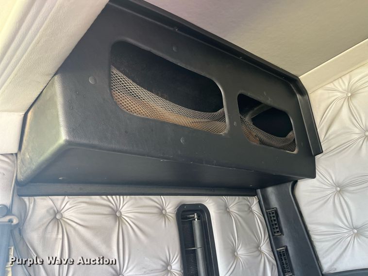 image for item LA9965 1997 Volvo WIA  semi truck