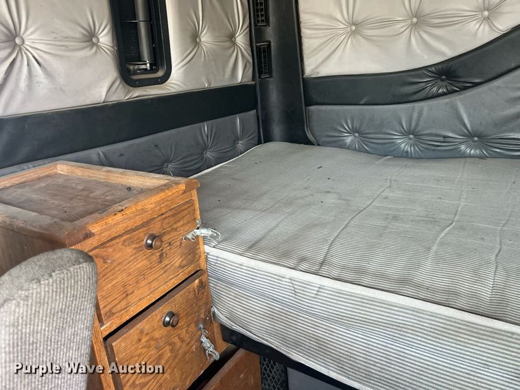 image for item LA9965 1997 Volvo WIA  semi truck