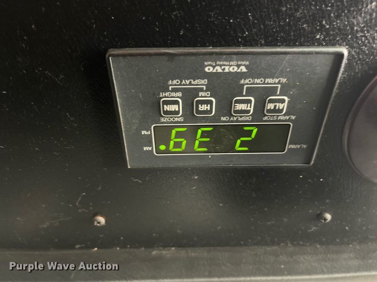 image for item LA9965 1997 Volvo WIA  semi truck