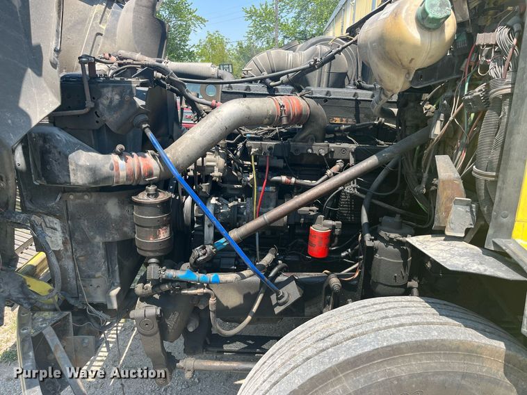 image for item LA9965 1997 Volvo WIA  semi truck