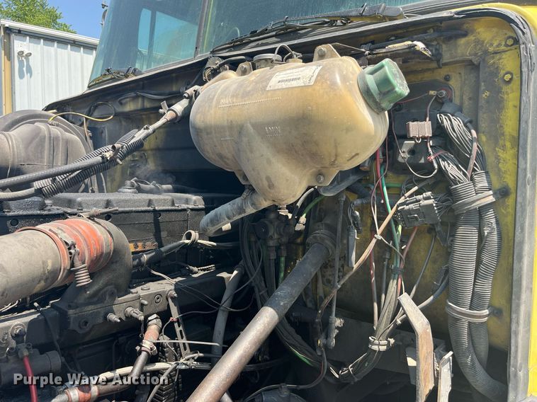 image for item LA9965 1997 Volvo WIA  semi truck