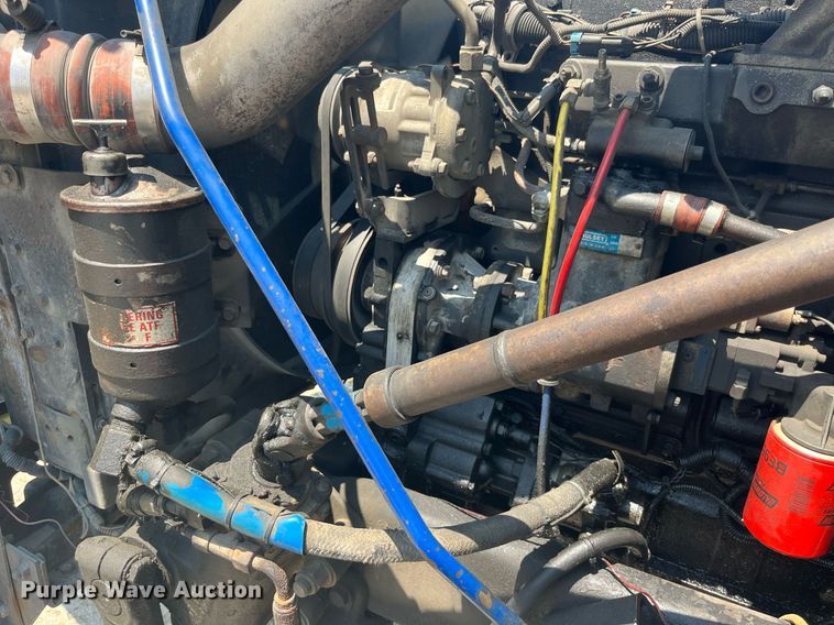 image for item LA9965 1997 Volvo WIA  semi truck