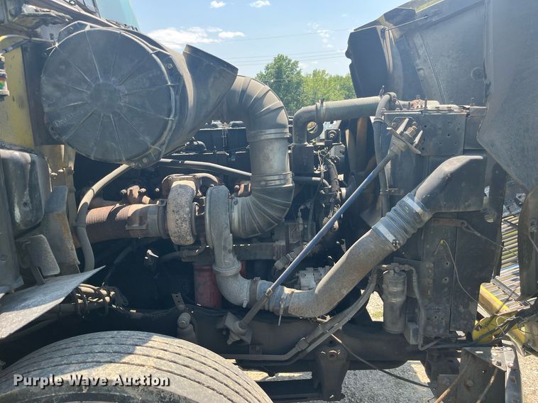 image for item LA9965 1997 Volvo WIA  semi truck