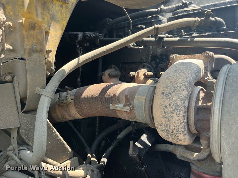 image for item LA9965 1997 Volvo WIA  semi truck