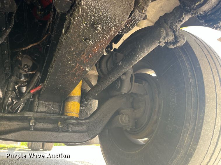 image for item LA9965 1997 Volvo WIA  semi truck