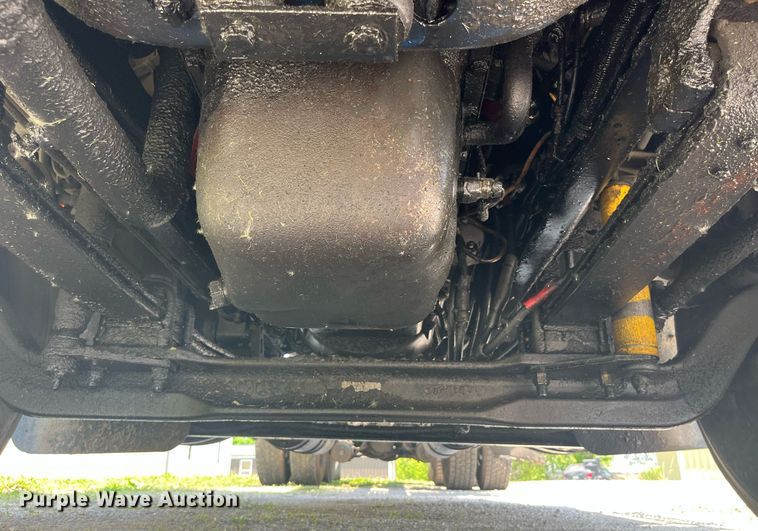 image for item LA9965 1997 Volvo WIA  semi truck