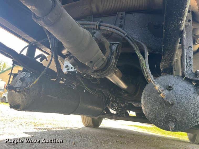 image for item LA9965 1997 Volvo WIA  semi truck