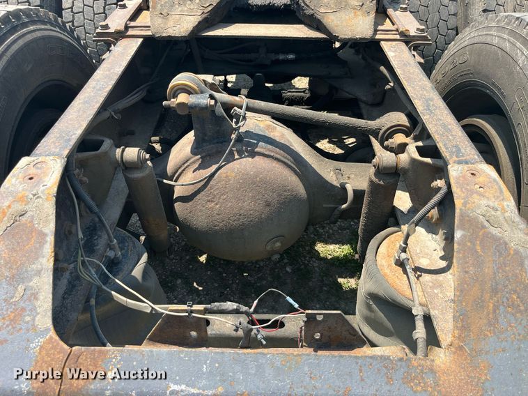 image for item LA9965 1997 Volvo WIA  semi truck