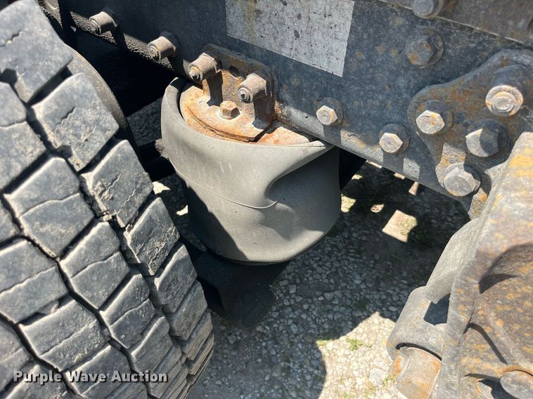 image for item LA9965 1997 Volvo WIA  semi truck