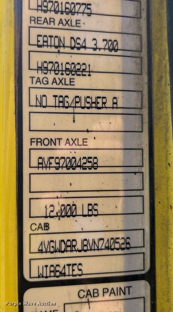 image for item LA9965 1997 Volvo WIA  semi truck