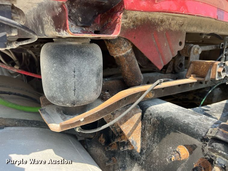 image for item LA9992 2010 Volvo VNL  semi truck