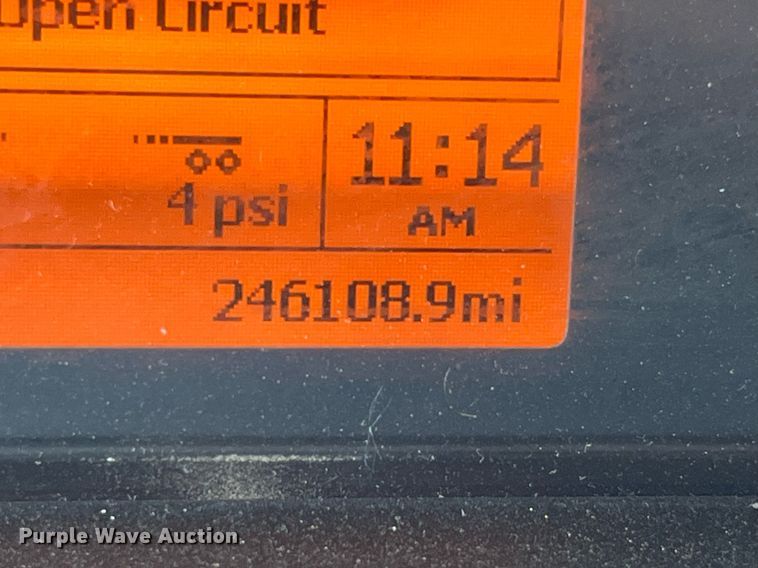 image for item LA9992 2010 Volvo VNL  semi truck