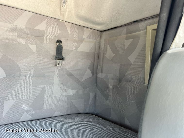 image for item LA9992 2010 Volvo VNL  semi truck