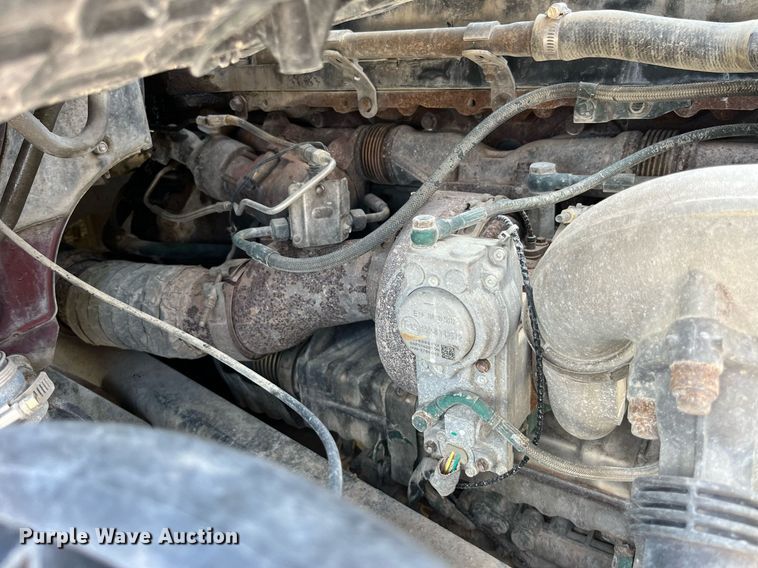 image for item LA9992 2010 Volvo VNL  semi truck