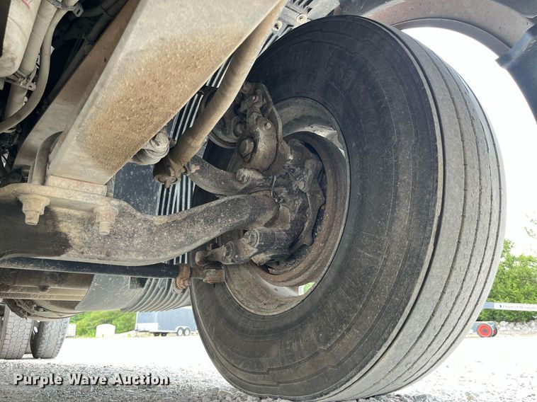 image for item LA9992 2010 Volvo VNL  semi truck