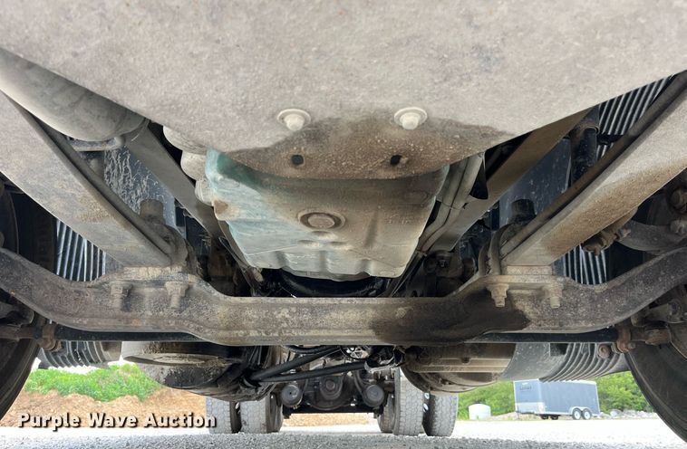 image for item LA9992 2010 Volvo VNL  semi truck