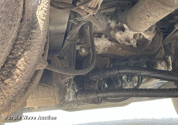 image for item LA9992 2010 Volvo VNL  semi truck