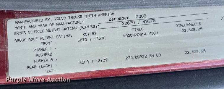 image for item LA9992 2010 Volvo VNL  semi truck