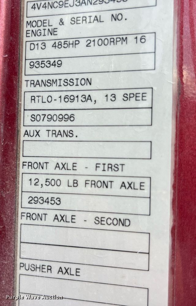 image for item LA9992 2010 Volvo VNL  semi truck