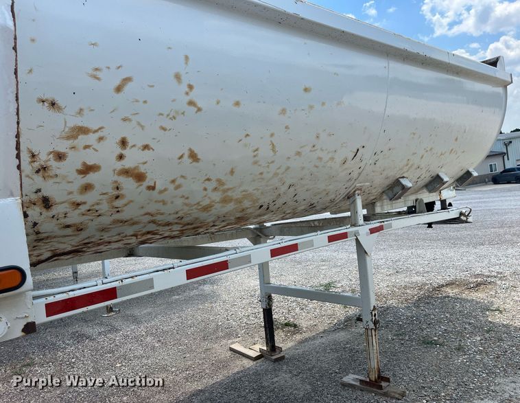 image for item LA9994 1998 Travis  end dump trailer