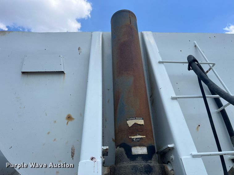 image for item LA9994 1998 Travis  end dump trailer