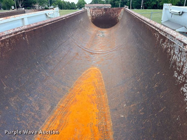 image for item LA9994 1998 Travis  end dump trailer