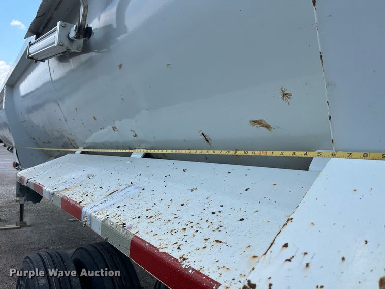 image for item LA9994 1998 Travis  end dump trailer