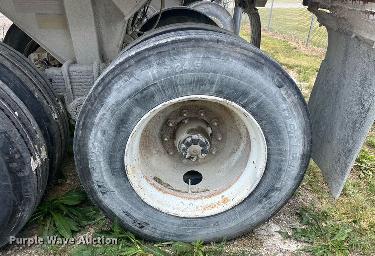 image for item LA9994 1998 Travis  end dump trailer