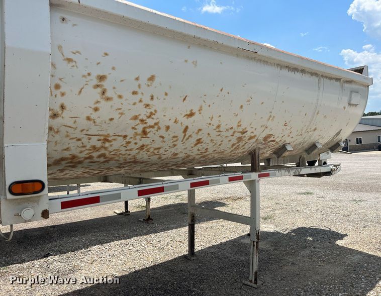 image for item LA9995 1998 Travis  end dump trailer