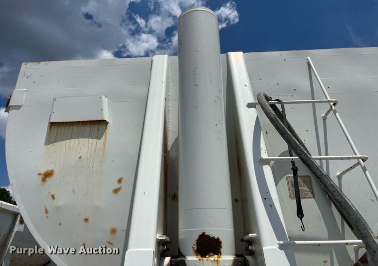 image for item LA9995 1998 Travis  end dump trailer