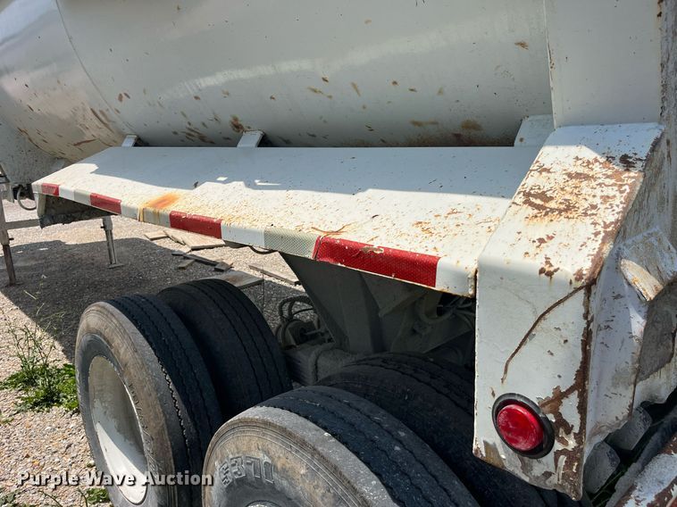 image for item LA9995 1998 Travis  end dump trailer