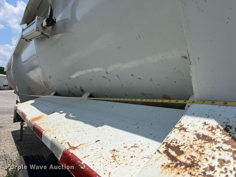 image for item LA9995 1998 Travis  end dump trailer